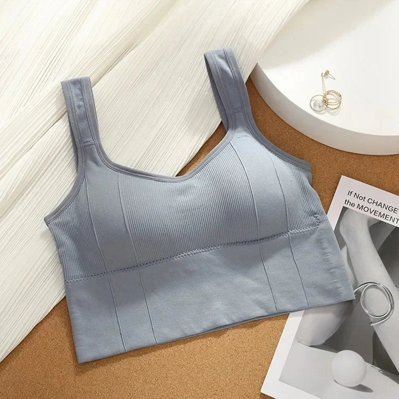 Breathable seamless sports bra with push-up support for women – shockproof crop top for yoga and gym workouts