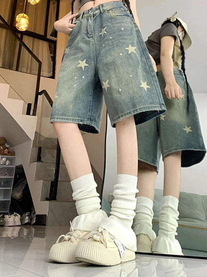 High-waisted retro wide-leg denim shorts for women in washed blue, loose knee-length Y2K streetwear style