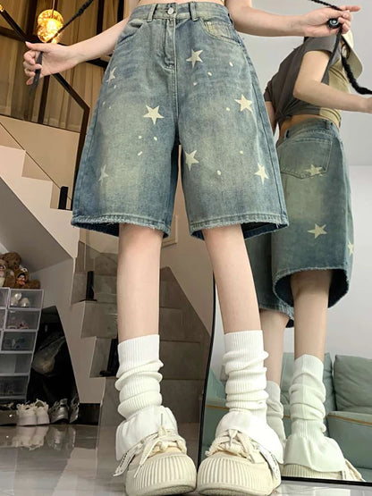 High-waisted retro wide-leg denim shorts for women in washed blue, loose knee-length Y2K streetwear style