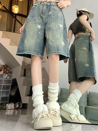 High-waisted retro wide-leg denim shorts for women in washed blue, loose knee-length Y2K streetwear style