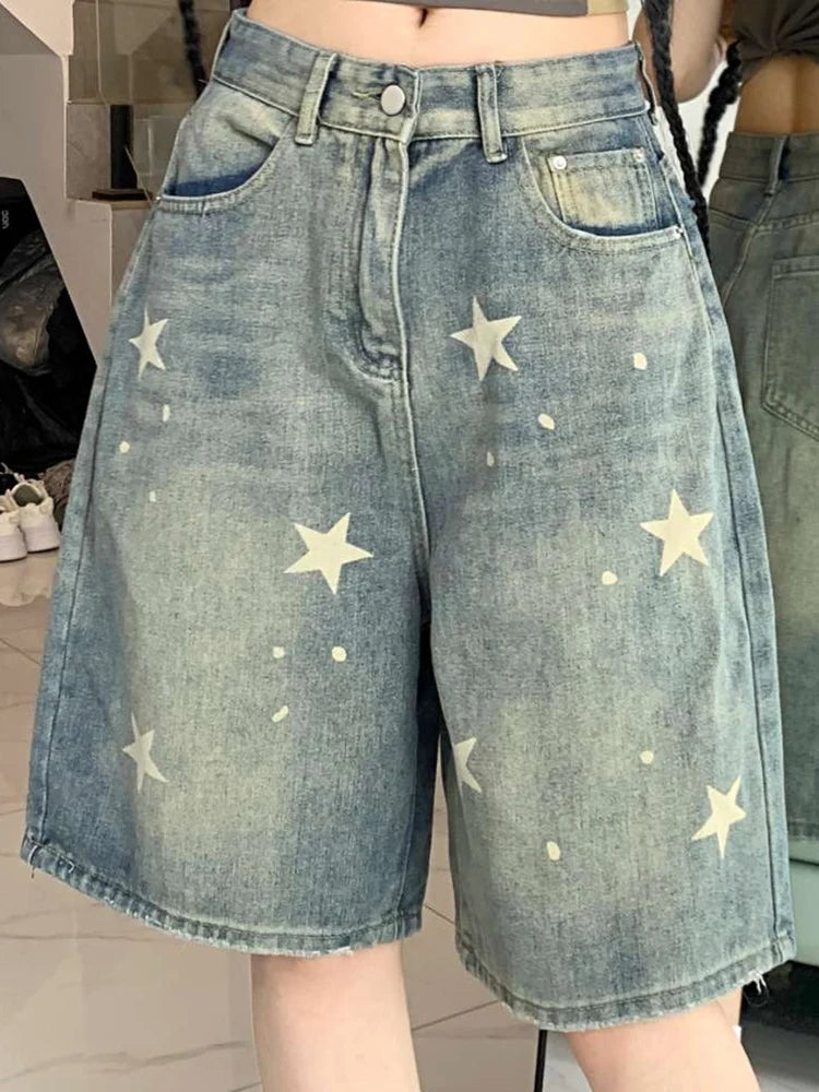 High-waisted retro wide-leg denim shorts for women in washed blue, loose knee-length Y2K streetwear style