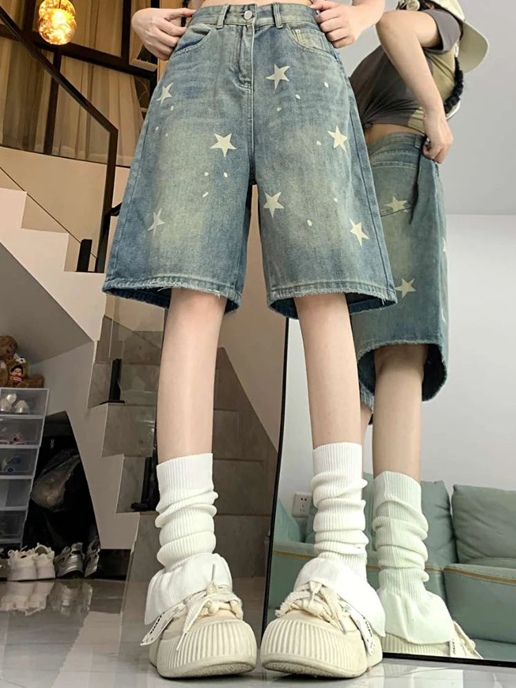High-waisted retro wide-leg denim shorts for women in washed blue, loose knee-length Y2K streetwear style