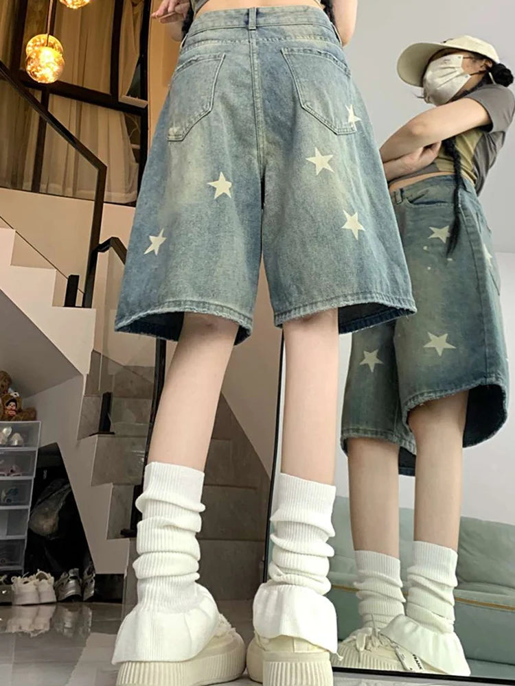 High-waisted retro wide-leg denim shorts for women in washed blue, loose knee-length Y2K streetwear style