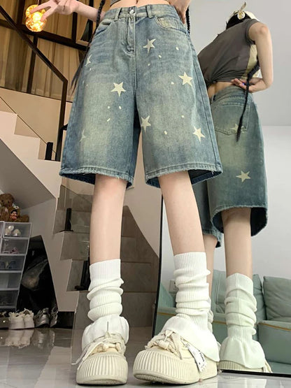 High-waisted retro wide-leg denim shorts for women in washed blue, loose knee-length Y2K streetwear style