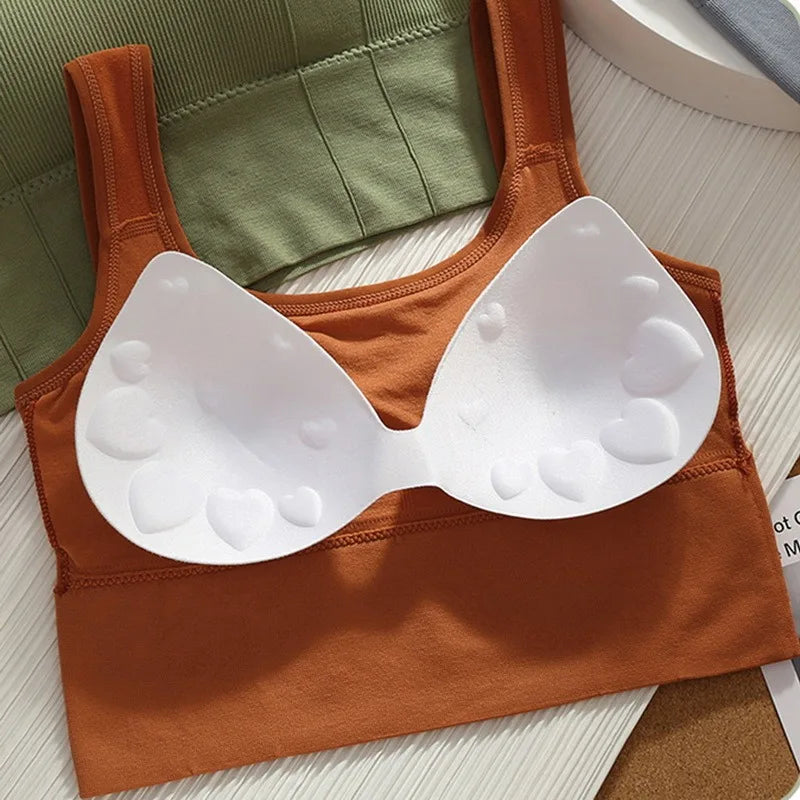 Breathable seamless sports bra with push-up support for women – shockproof crop top for yoga and gym workouts